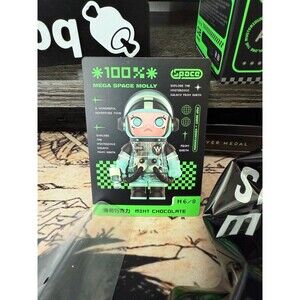 Space Molly Series 2 100% - Mint Chocolate